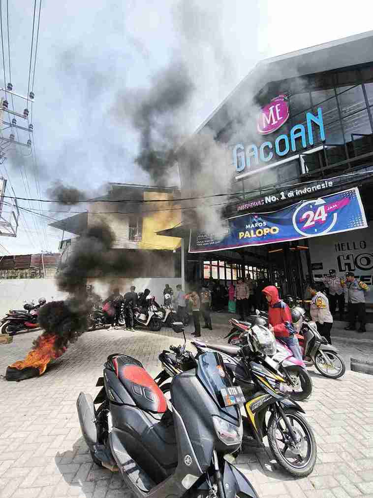 Tuntut Pembayaran Proyek Ritel, Aliansi Pemuda Bersatu Demo Mie Gacoan Maros